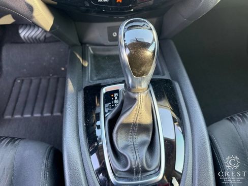 Used 2018 Nissan Rogue SV FWD image 23