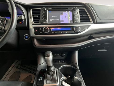 Used 2017 Toyota Highlander XLE w/ Carpet Mat Package image 8