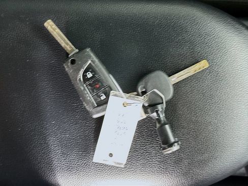 Used 2021 Toyota RAV4 LE FWD image 33