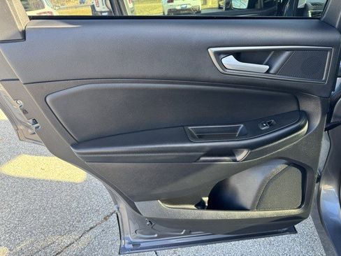 Used 2021 Ford Edge SE image 22