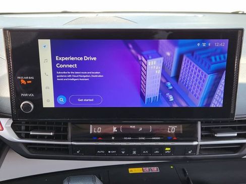 Used 2025 Toyota Sienna XLE FWD image 16