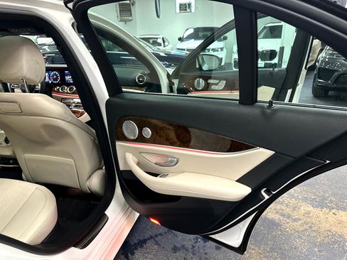 Used 2019 Mercedes-Benz E 300 4MATIC image 37