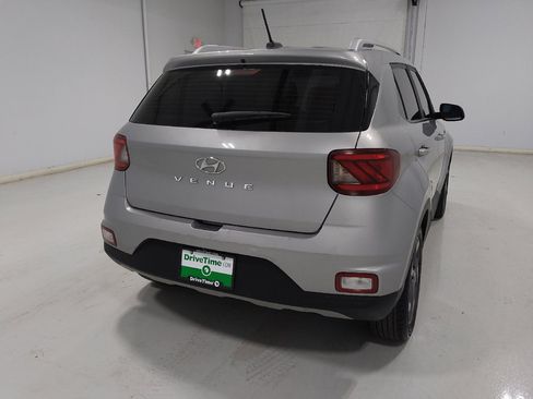 Used 2025 Hyundai Venue SEL FWD image 7