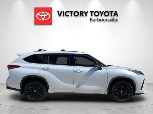 Used 2023 Toyota Highlander XSE AWD/4WD image 6