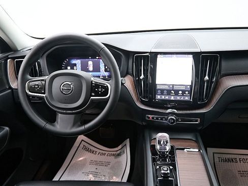 Certified 2024 Volvo XC60 T8 Ultimate w/ Protection Package Premier image 28