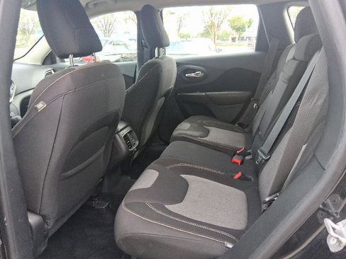 Used 2014 Jeep Cherokee Sport image 17