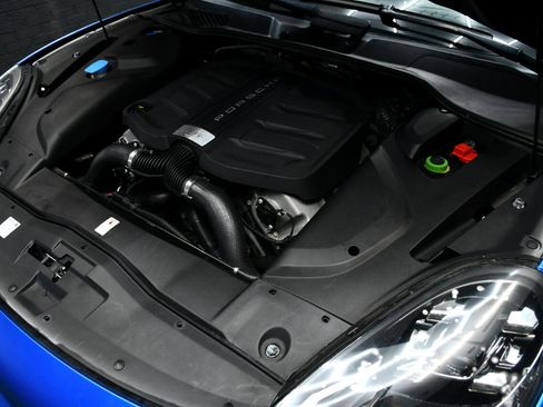 Used 2017 Porsche Cayenne GTS image 15