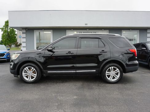 Used 2016 Ford Explorer XLT w/ Equipment Group 202A AWD/4WD image 8