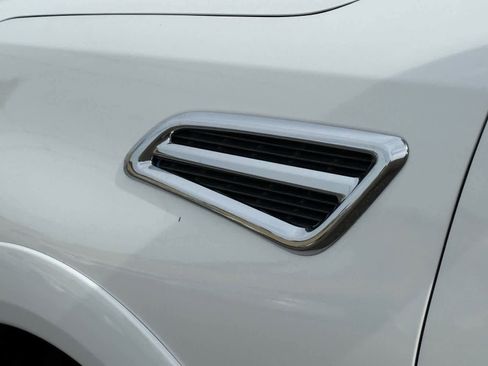 Used 2024 Nissan Armada SV image 15