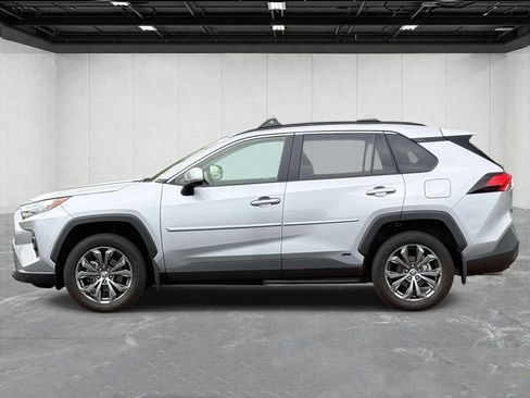 Used 2025 Toyota RAV4 XLE Premium w/ Weather Package AWD/4WD image 8