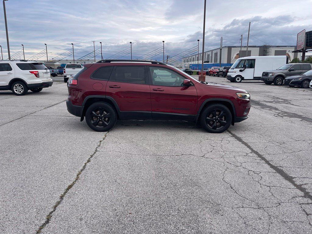 Used 2019 Jeep Cherokee Latitude Plus AWD/4WD image 6