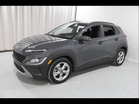Used 2023 Hyundai Kona SEL AWD/4WD image 3