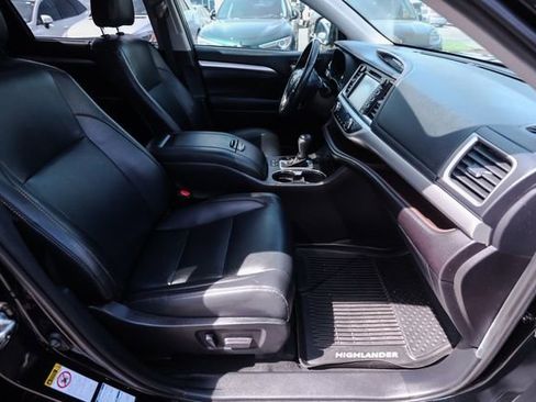 Used 2019 Toyota Highlander XLE AWD/4WD image 53