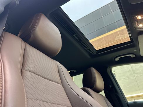 Used 2024 Mercedes-Benz GLE 350 4MATIC image 16