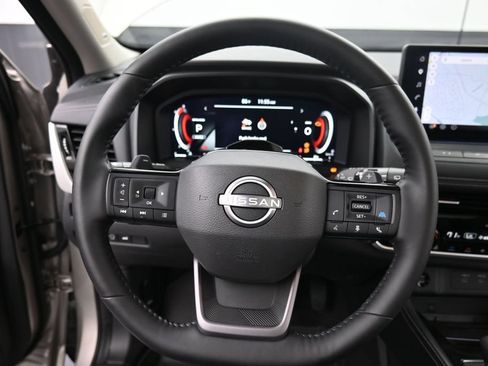 Used 2025 Nissan Rogue Platinum w/ Tech Package AWD/4WD image 11