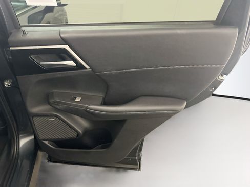 Used 2025 Mitsubishi Outlander SE AWD/4WD image 33