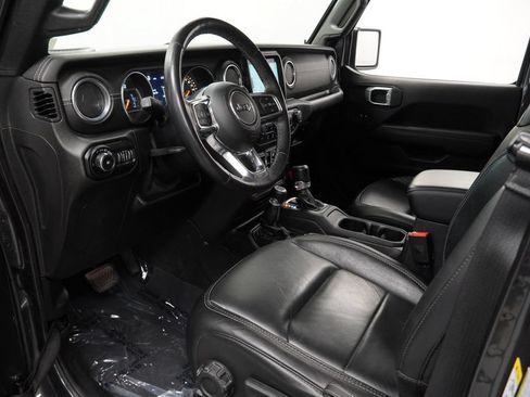 Used 2018 Jeep Wrangler Unlimited Sahara w/ Uconnect 4C Nav & Sound Group AWD/4WD image 18