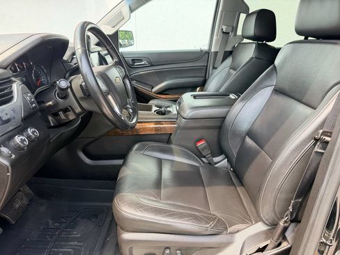 Used 2019 Chevrolet Tahoe LT w/ LT Midnight Edition AWD/4WD image 12