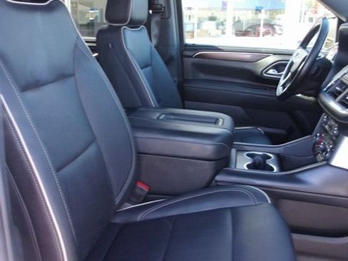 Used 2024 Chevrolet Suburban Premier image 38