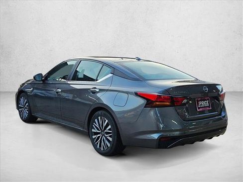Used 2025 Nissan Altima 2.5 SV FWD image 7