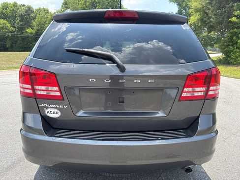 Used 2018 Dodge Journey SE w/ Connectivity Group FWD image 4