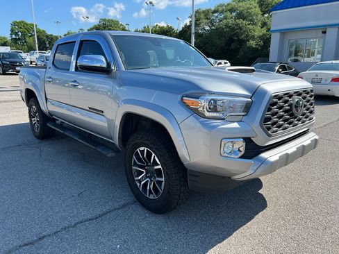 Used 2023 Toyota Tacoma TRD Sport w/ Technology Package AWD/4WD image 2