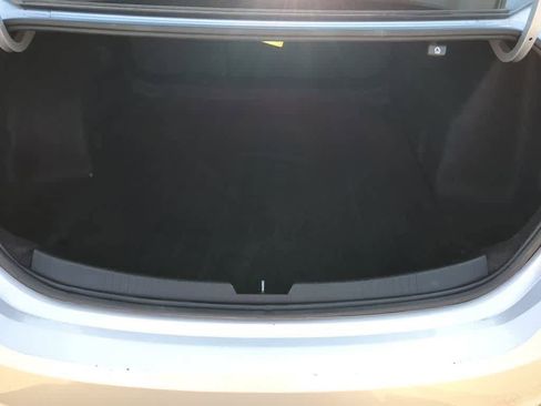 Used 2019 Chevrolet Malibu LT FWD image 30