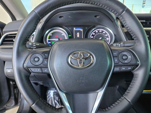 Used 2020 Toyota Camry SE w/ Sunroof Package FWD image 25