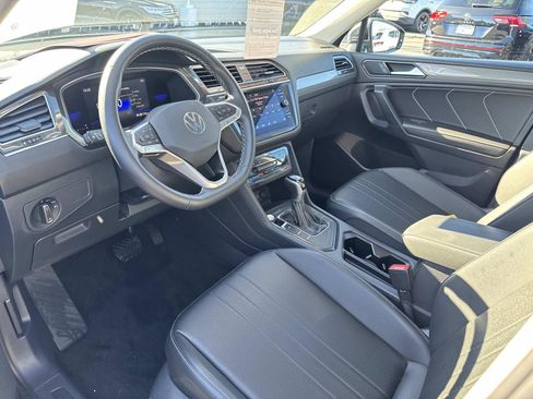 Certified 2023 Volkswagen Tiguan SE w/ Panoramic Sunroof Package image 12