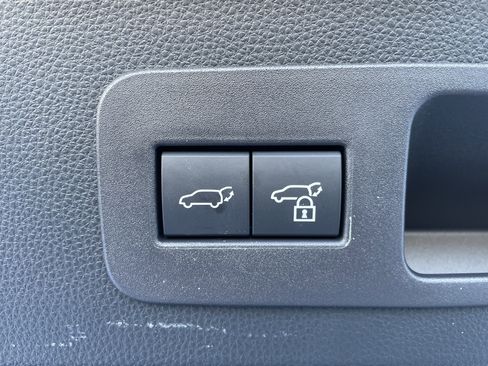 Used 2025 Lexus LX 600 4WD w/ Luxury Package image 41