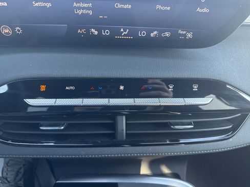 Used 2025 Buick Enclave Preferred AWD/4WD image 28