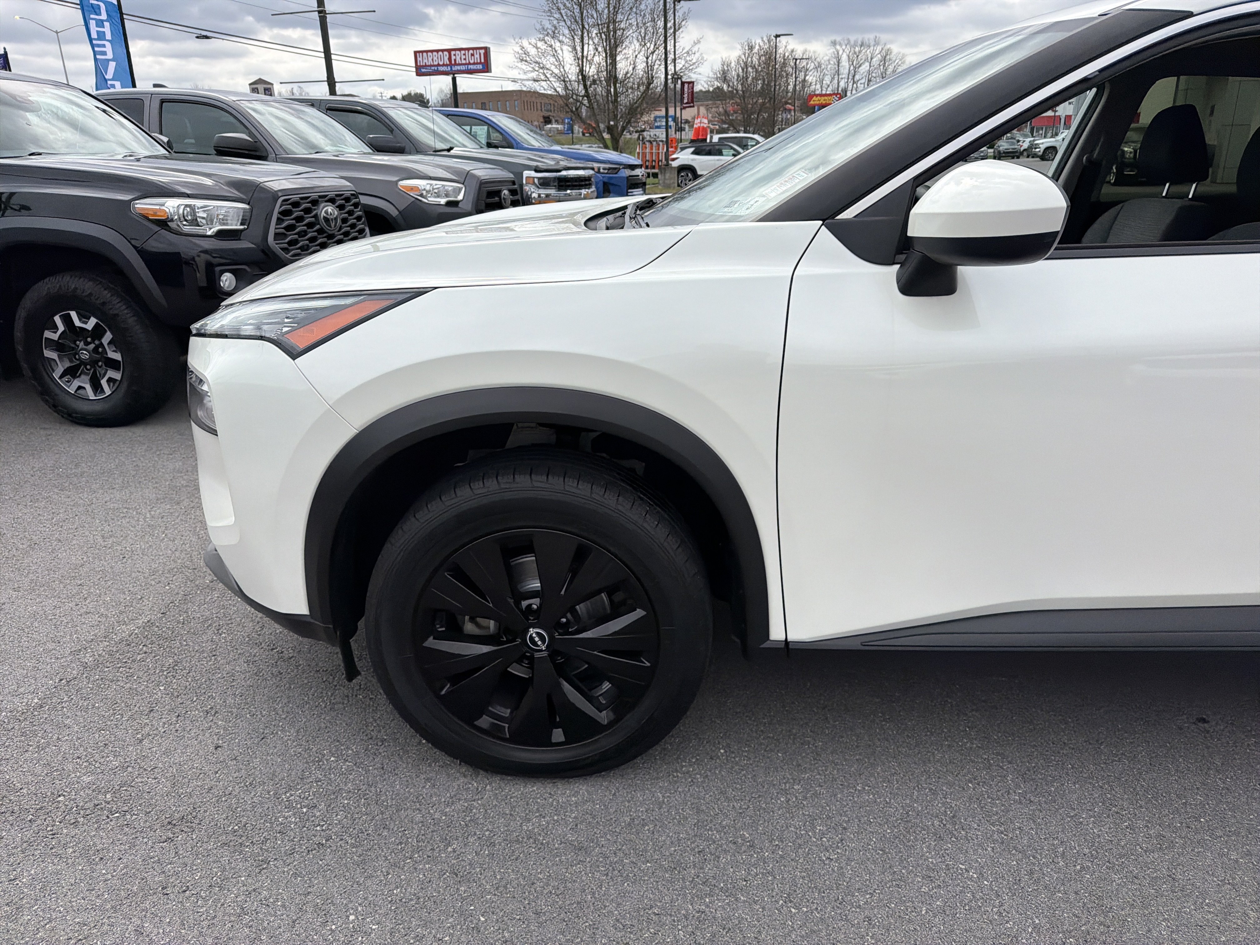 Used 2023 Nissan Rogue SV AWD/4WD image 11