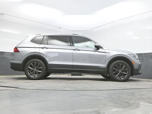 Used 2022 Volkswagen Tiguan SE FWD image 32