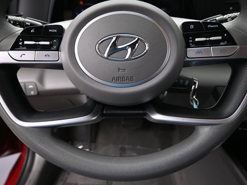 Used 2022 Hyundai Elantra SE w/ Cargo Package image 28