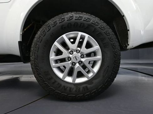 Used 2014 Nissan Frontier SV AWD/4WD image 9