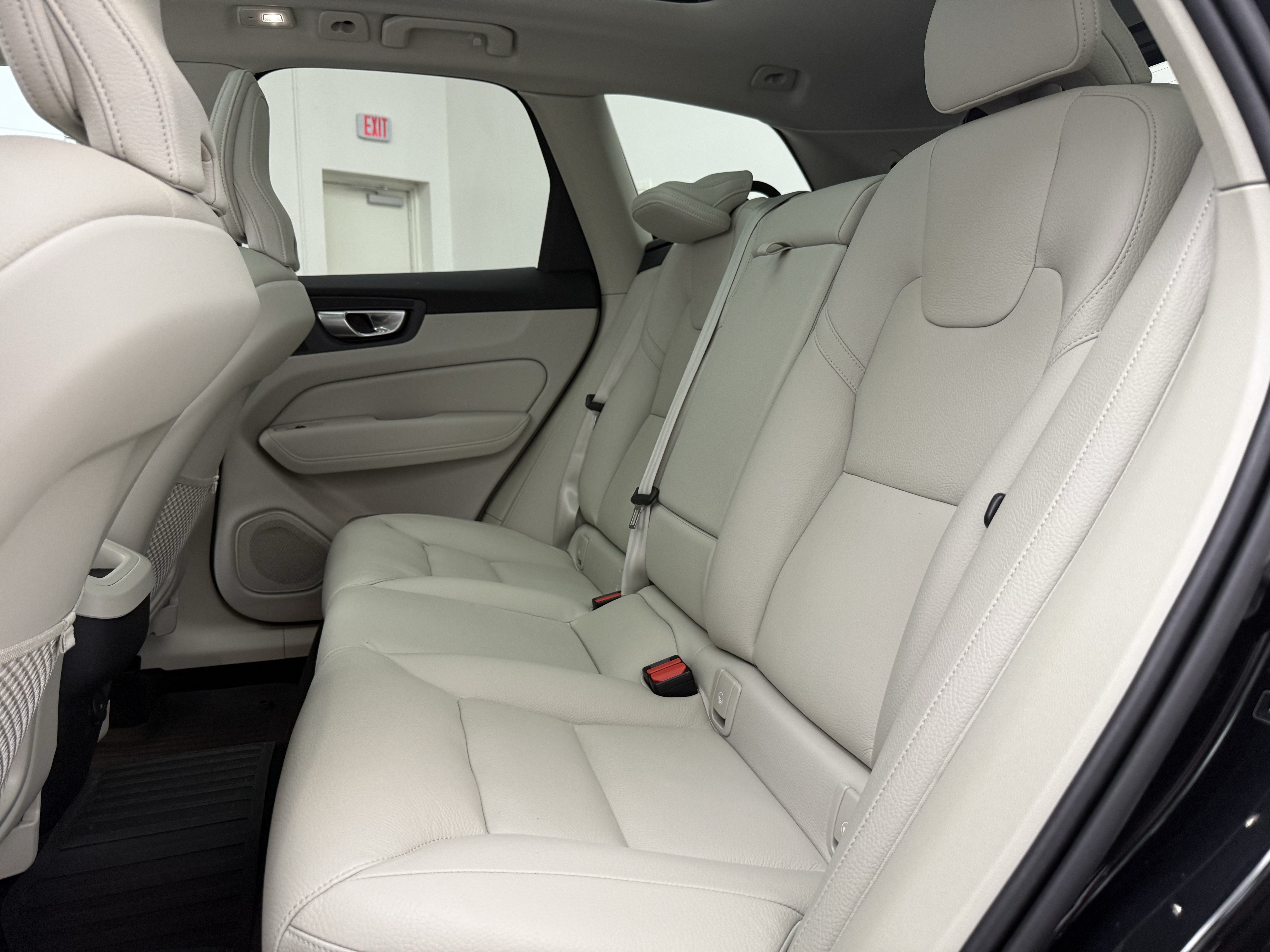 Certified 2024 Volvo XC60 B5 Plus w/ Protection Package Premier AWD/4WD image 25