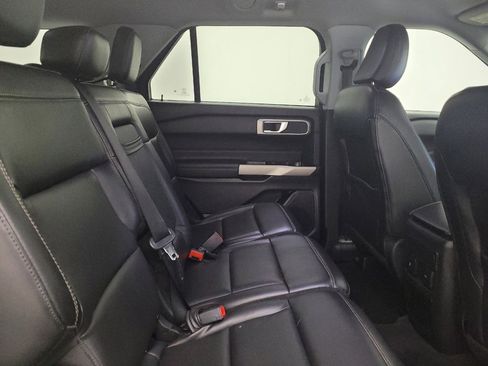 Used 2022 Ford Explorer XLT w/ Equipment Group 202A AWD/4WD image 19