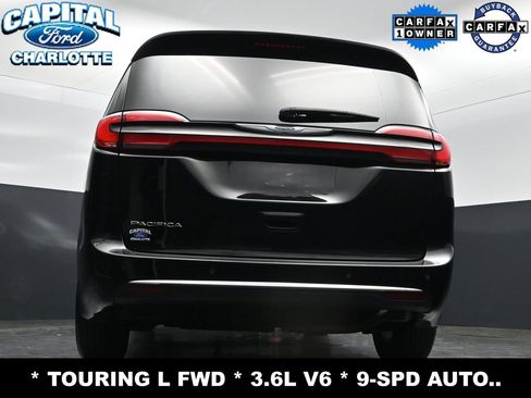 Used 2024 Chrysler Pacifica Touring-L FWD image 26