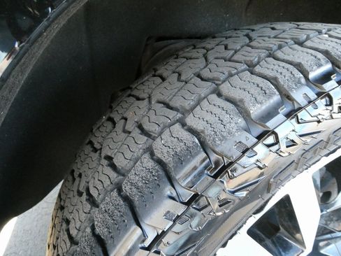 Used 2019 Chevrolet Suburban Premier image 12