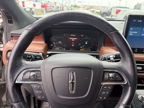 Used 2023 Lincoln Nautilus Reserve w/ Luxury Package AWD/4WD image 22