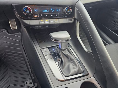 Used 2025 Hyundai Elantra Sport image 30