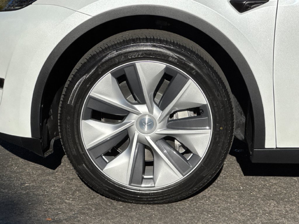 Used 2023 Tesla Model Y Long Range AWD/4WD image 35