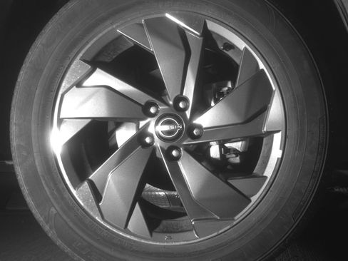 Used 2025 Nissan Rogue SV image 13