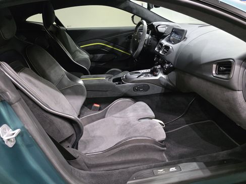 Used 2023 Aston Martin V8 Vantage Coupe image 18