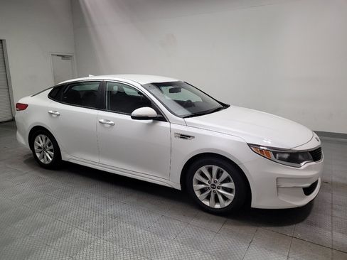 Used 2018 Kia Optima LX w/ 17" Alloy Wheels Package FWD image 11