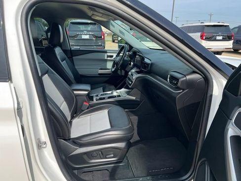 Used 2023 Ford Explorer XLT w/ Equipment Group 202A AWD/4WD image 21