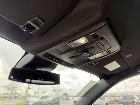 Used 2023 GMC Yukon Denali image 32