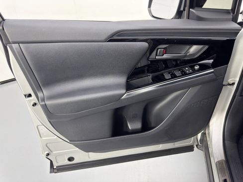 Used 2023 Toyota bZ4X Limited image 35