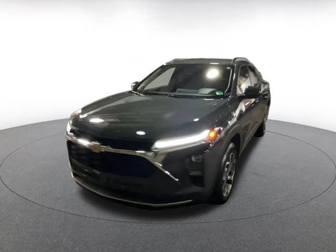 Used 2025 Chevrolet Trax LT image 7