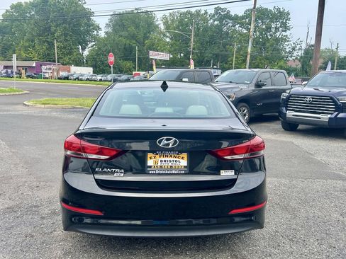 Used 2017 Hyundai Elantra SE FWD image 4